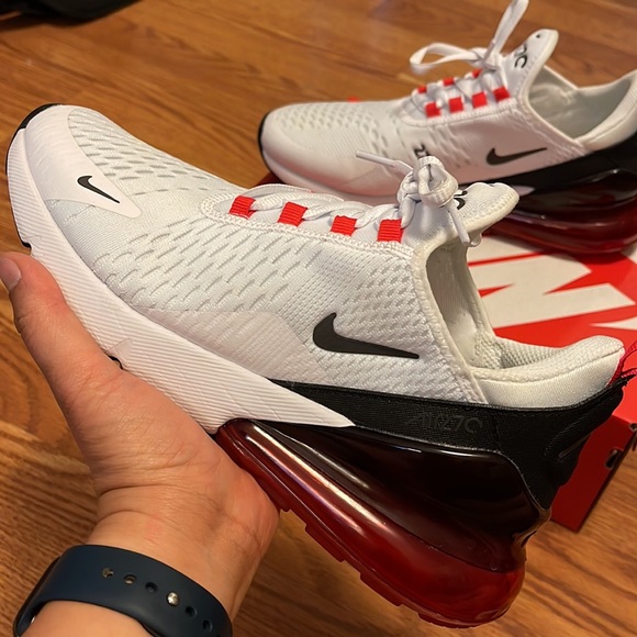 Nike Shoes - Nike Airmax 270
